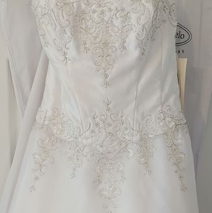 NWT Alfred Angelo Wedding Gown Size 8